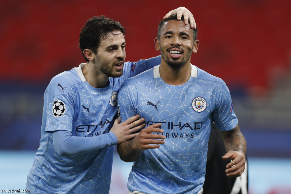 السيتي يخطو نحو ربع نهائي الأبطال بثنائية جلادباخ
