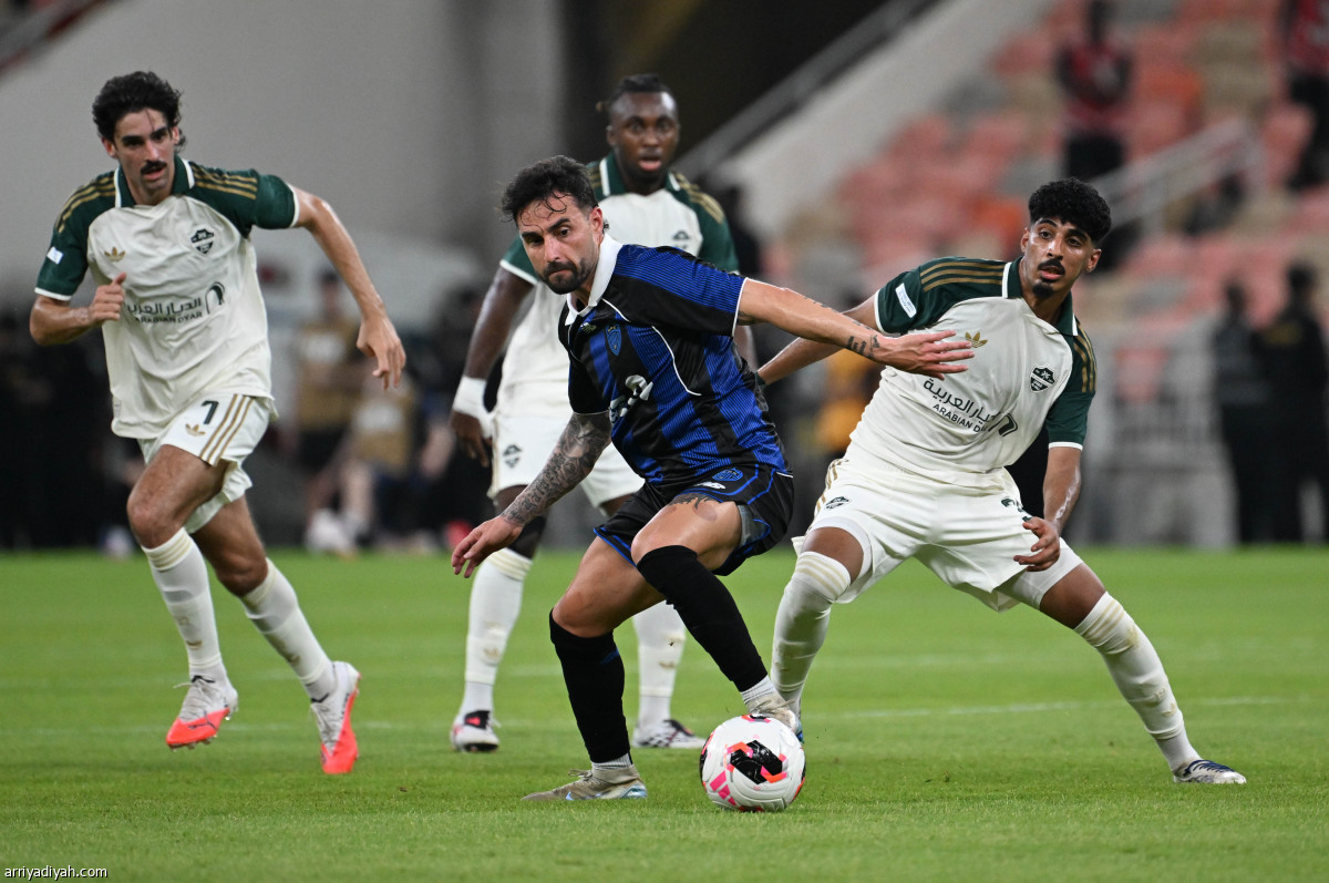 الأهلي ينتصر ويتأهل