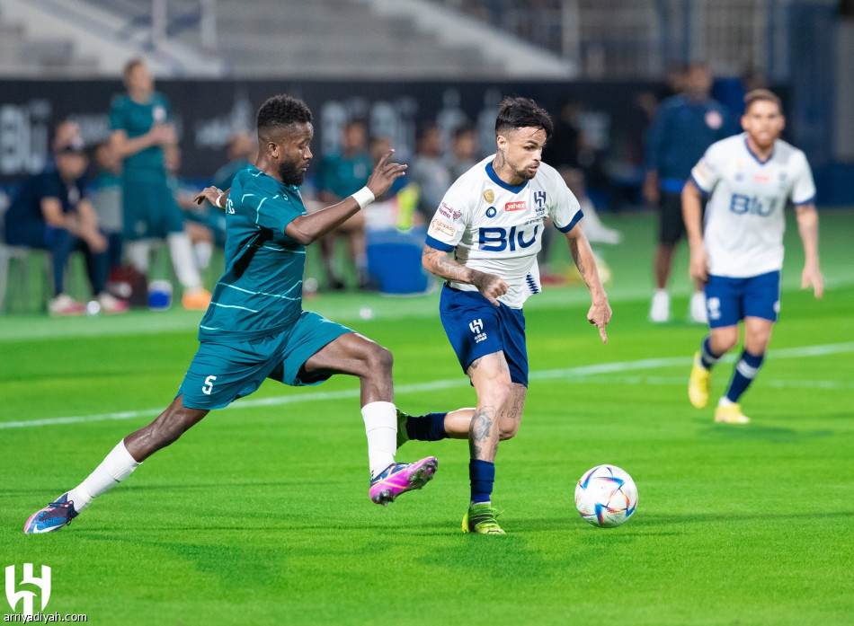 الهلال يكسب تجربة الشرق