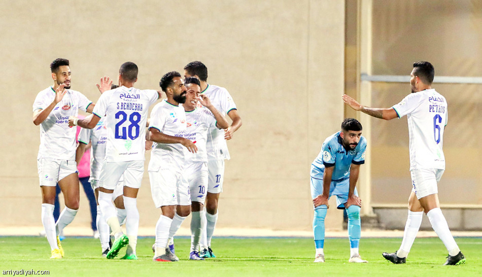الفتح 
يعيد الخماسية التاريخية