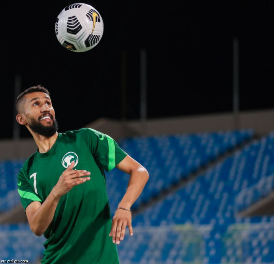 الأخضر يرفع الإعداد للسنغافوري