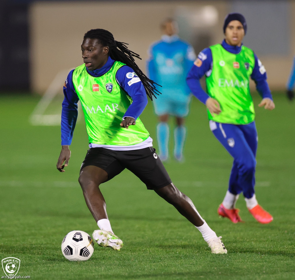 رازفان يعتمد «تكتيك» الفيصلي