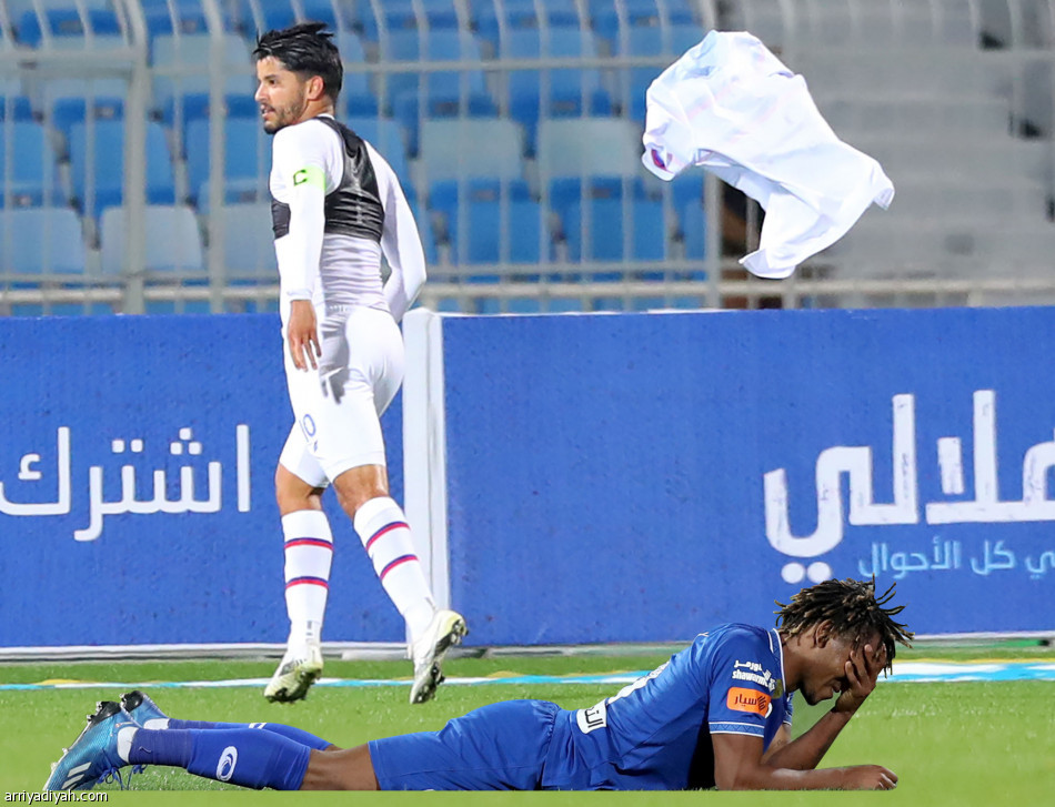 العالمي يقف.. والزعيم يسقط