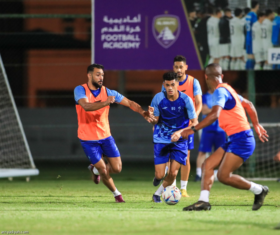 الفتح.. دونيس يطبق الفترتين