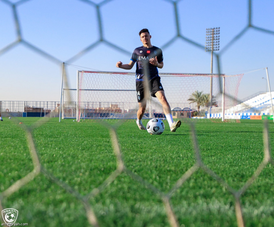 الهلال يلبي رغبة ميكالي.. والدوسري يعود