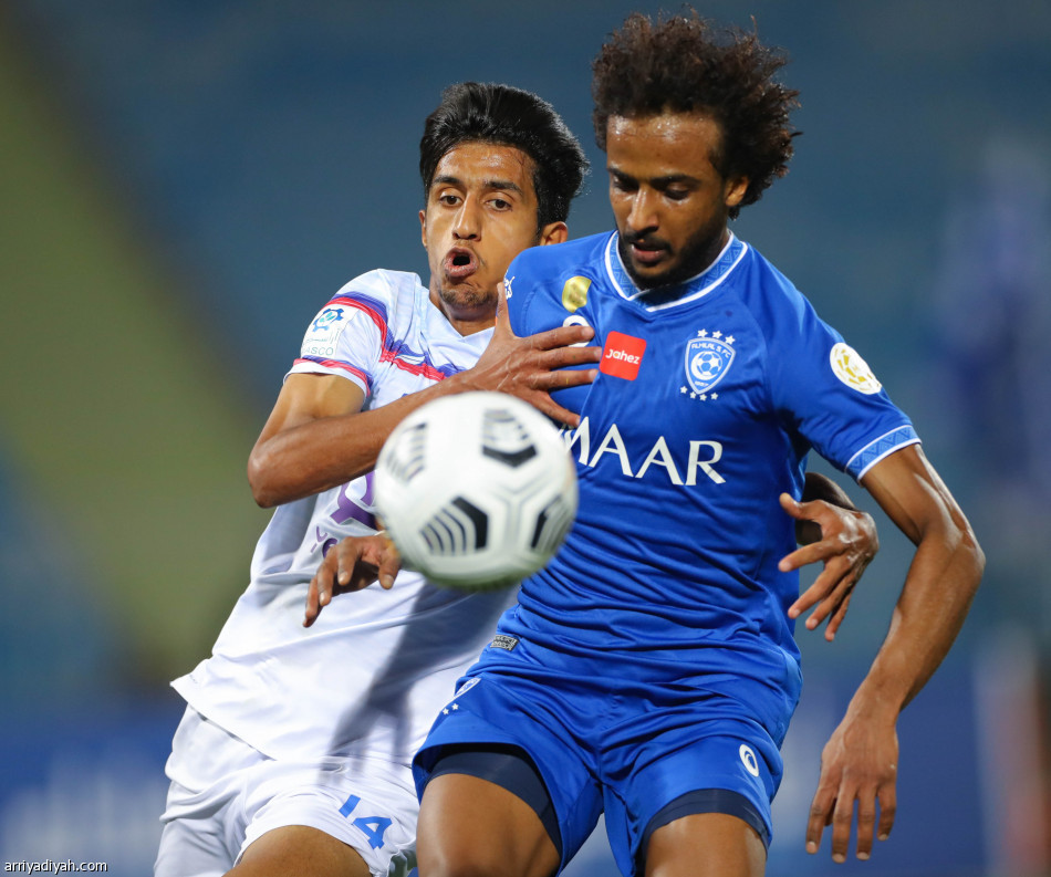 أبها يسقط الهلال بثلاثية.. ويفقده الصدارة