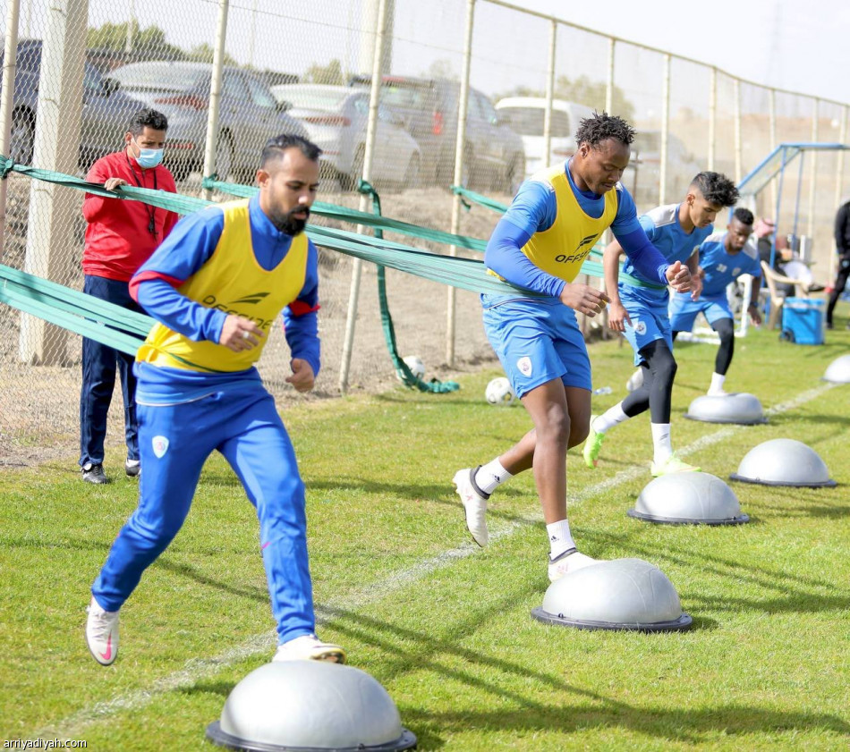 إدارة أبها تطالب بنسيان ثلاثية الهلال