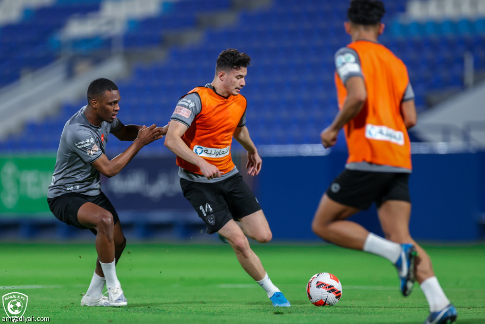 الهلال يستعيد الثلاثي قبل الفتح