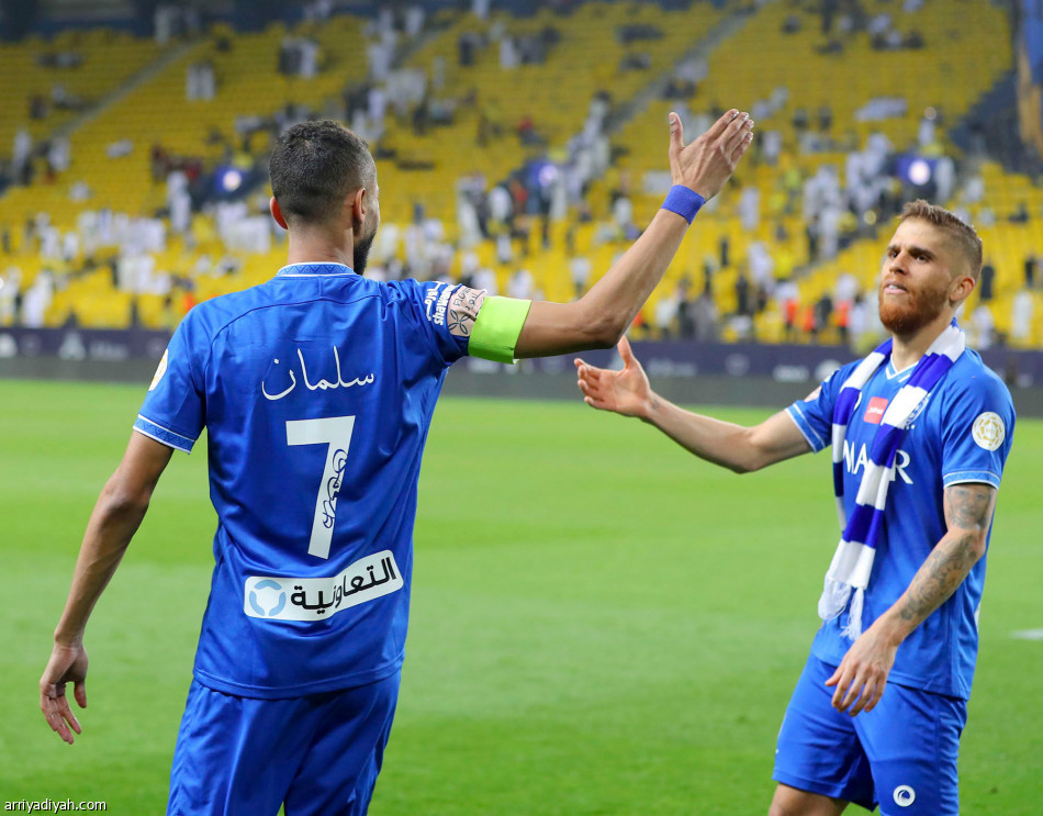 بـ 3 انتصارات و11 نقطة..
دياز سيد الديربيات