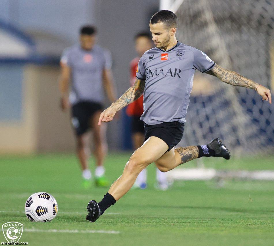 الهلال.. عطيف يعود والشهراني يغيب