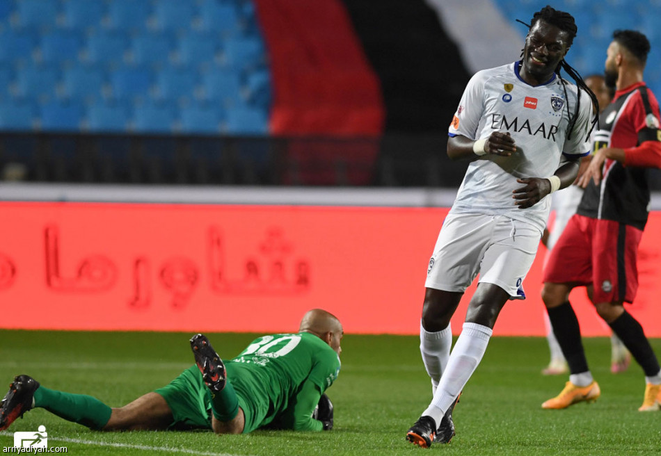 قطار الهلال يعبر الرائد برأسية قاتلة