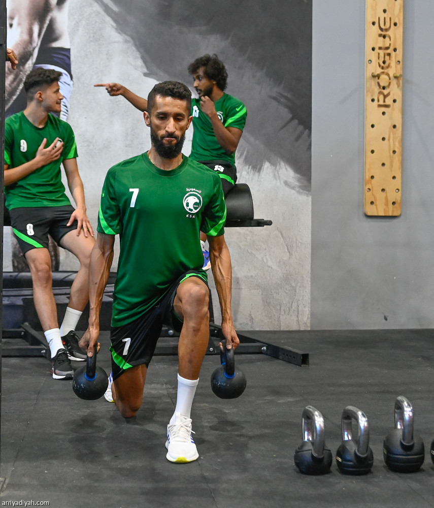 الشهري يكثف لياقة الأخضر الأولمبي