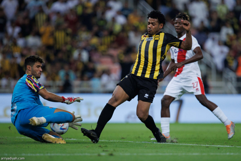 حجازي يهدي الاتحاد نقاط الوحدة