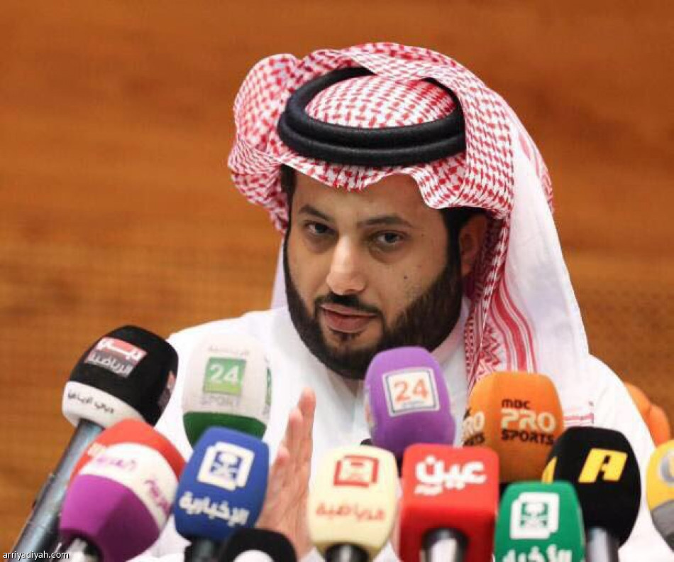آل الشيخ يقدم 200 ألف للحكم فقيهي بعد احتراق سيارته