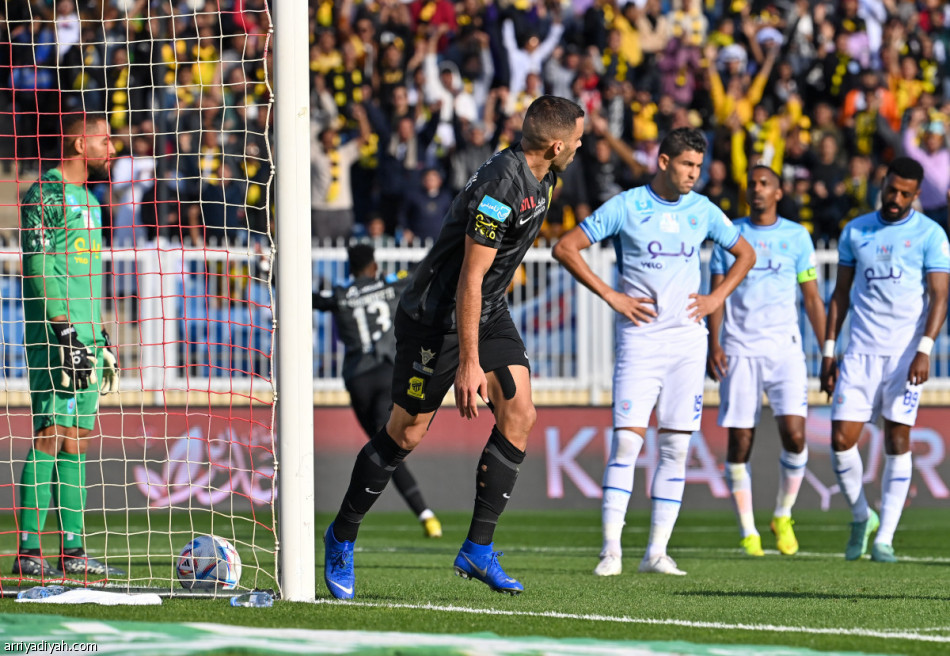 الاتحاد يكسب أبها بثنائية حمد الله وروما