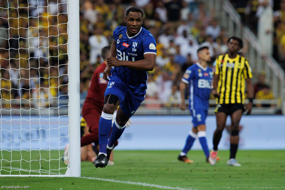 الهلال ينهض.. ويُكبد الاتحاد الخسارة الأولى