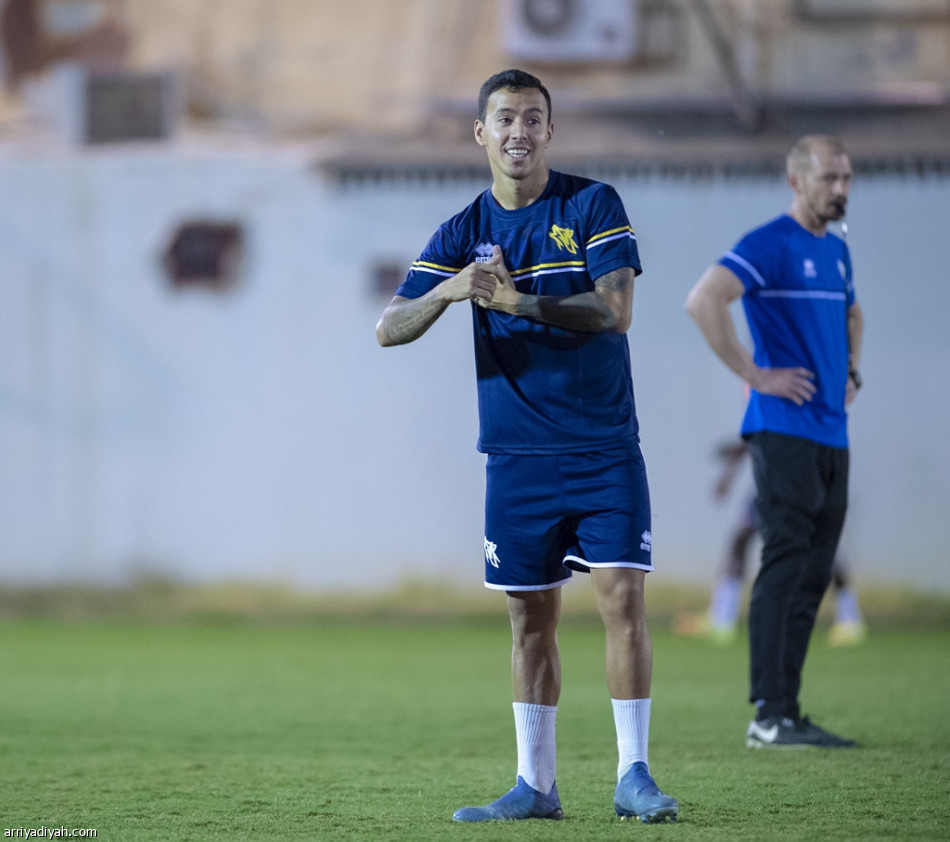 قبل موقعة الأحد.. التعاون متأهب.. والفتح يحتفل