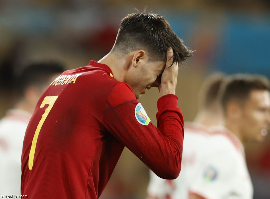 ليفاندوفسكي يقود بولندا إلى تعادل إسبانيا