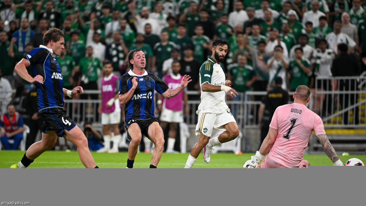 الأهلي ينتصر ويتأهل