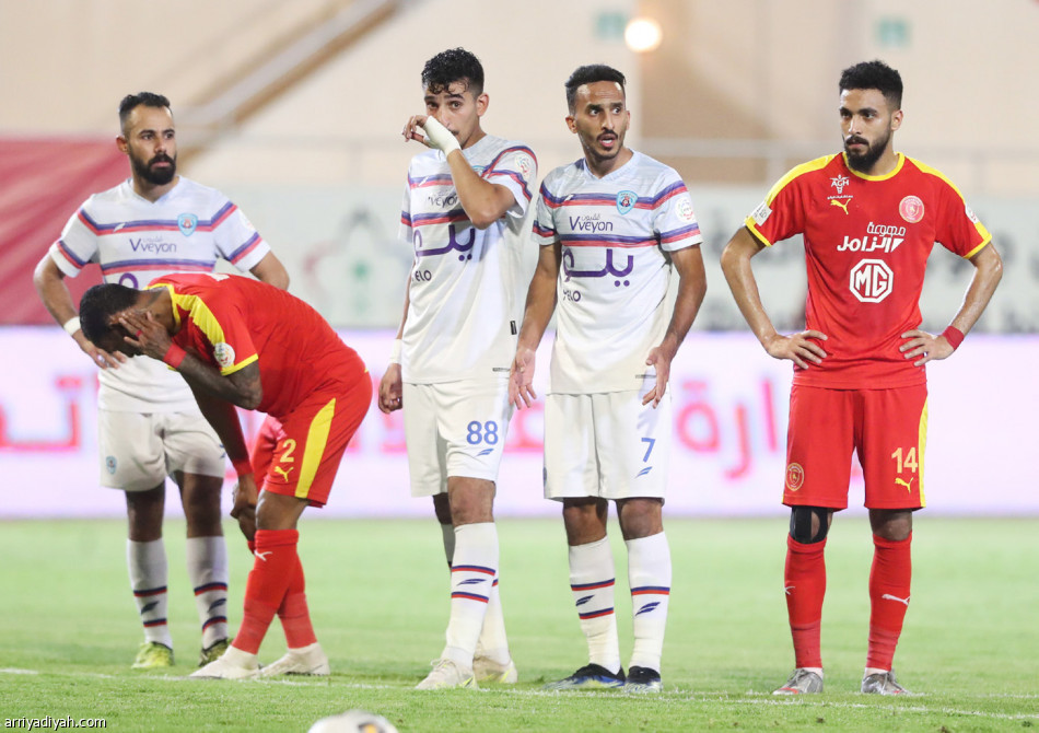 قدساويان 
يوقعان على هبوط فرسان الخبر