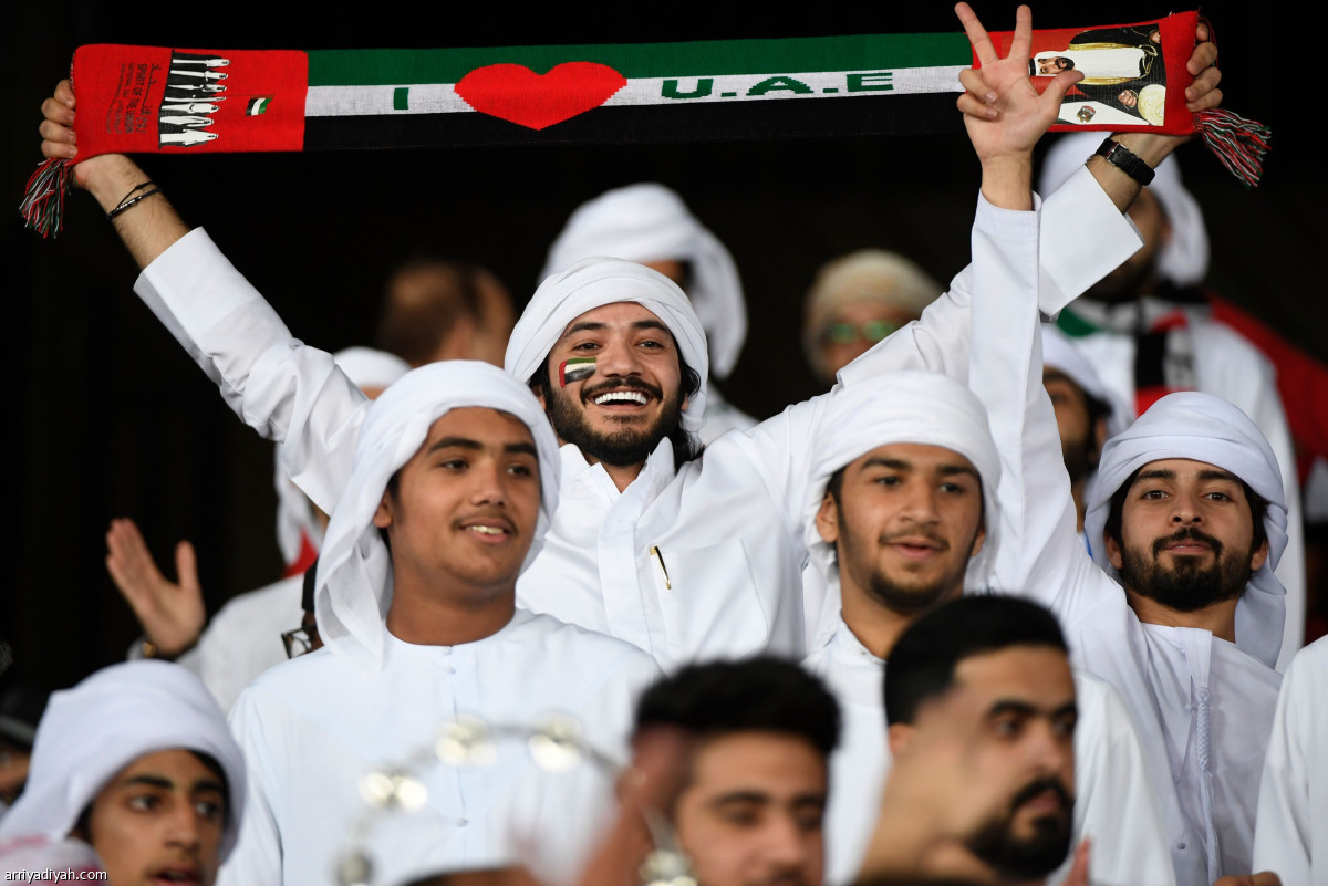 الأبيض في الصدارة