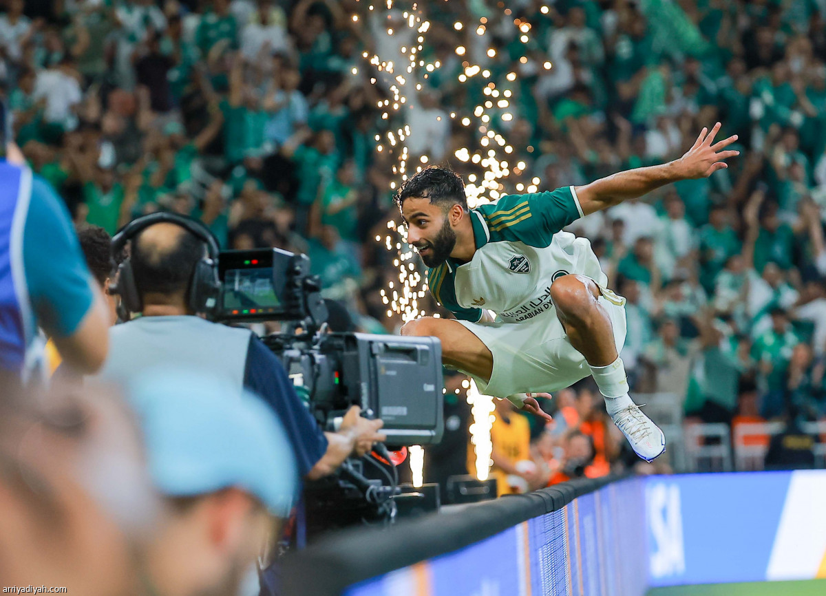 الأهلي ينتصر ويتأهل