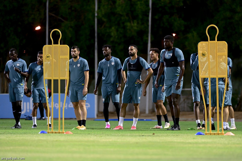 البلطان يحفز لاعبي الشباب قبل الهلال