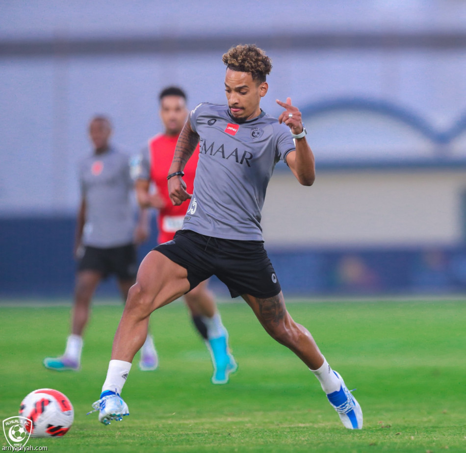 الهلال.. دياز يناور قبل النهائي