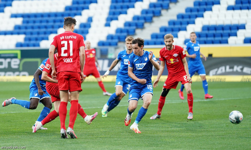 لايبزج يطارد دورتموند بثنائية هوفنهايم