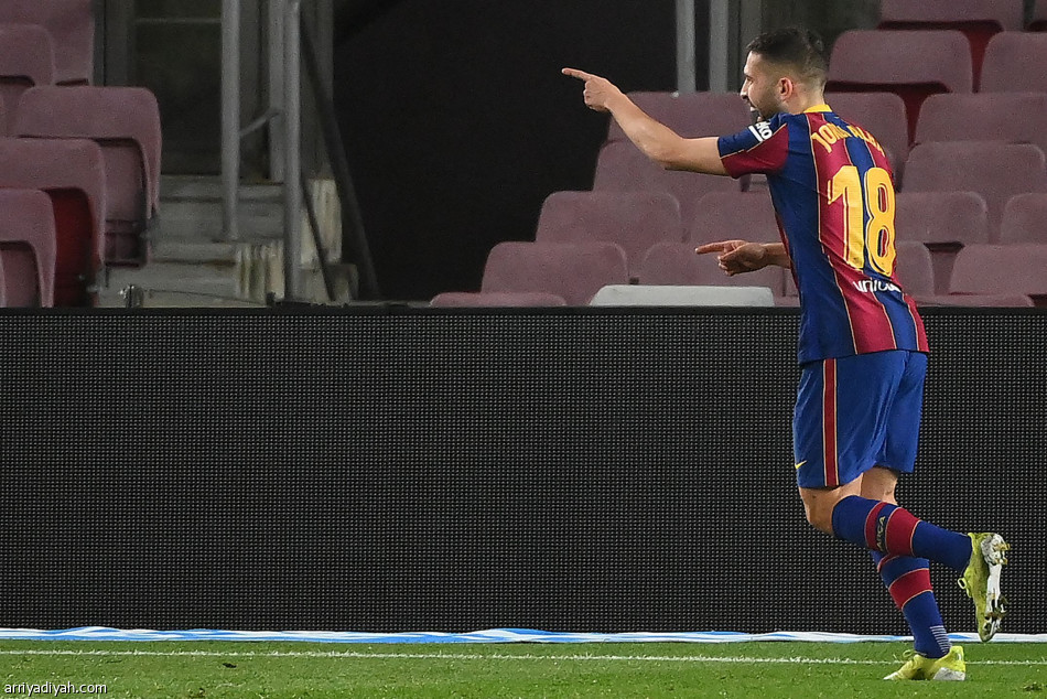ميسي يعيد برشلونة.. ويتصدر الهدافين