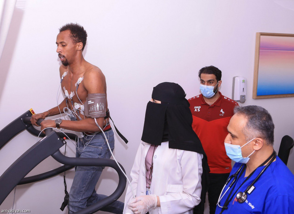 المولد يرتدي قميص الاتفاق عامين