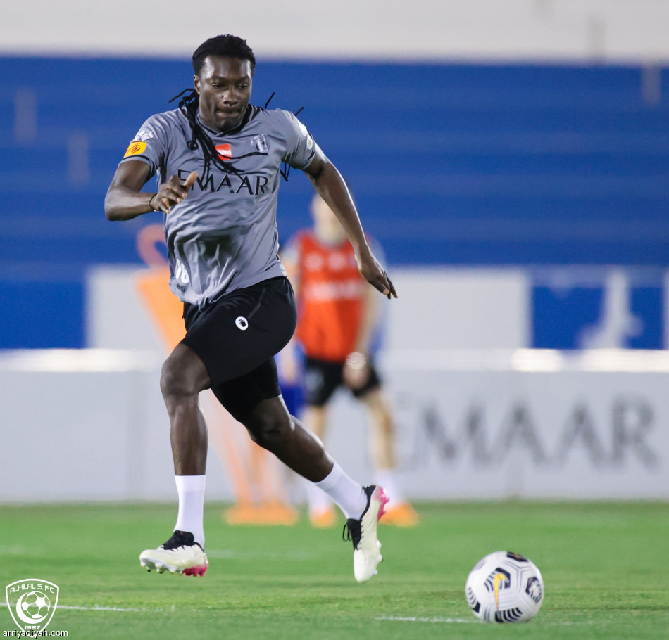 الهلال.. عطيف يعود والشهراني يغيب