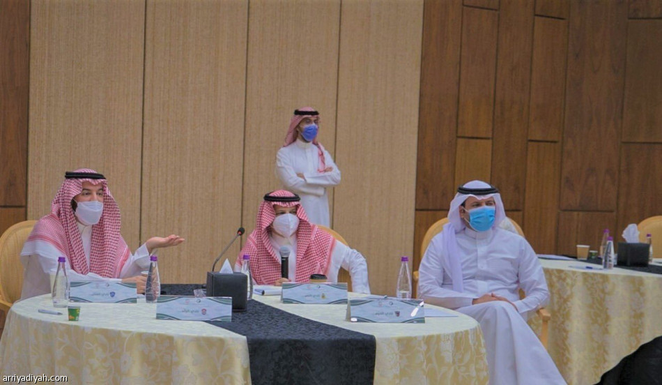 وزير الرياضة يجتمع برؤساء الأندية