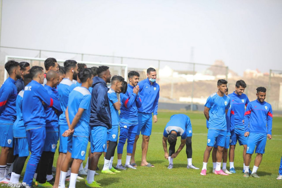 إدارة أبها تطالب بنسيان ثلاثية الهلال