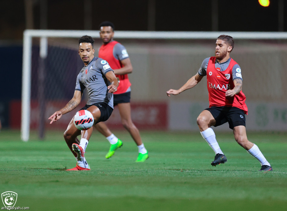 تدخل جراحي يغيب عطيف فترة طويلة
