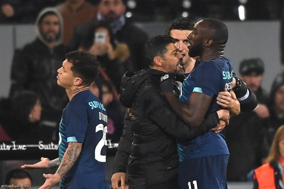 مهاجم الهلال الجديد.. تحدى العنصرية في «هنريكيس»