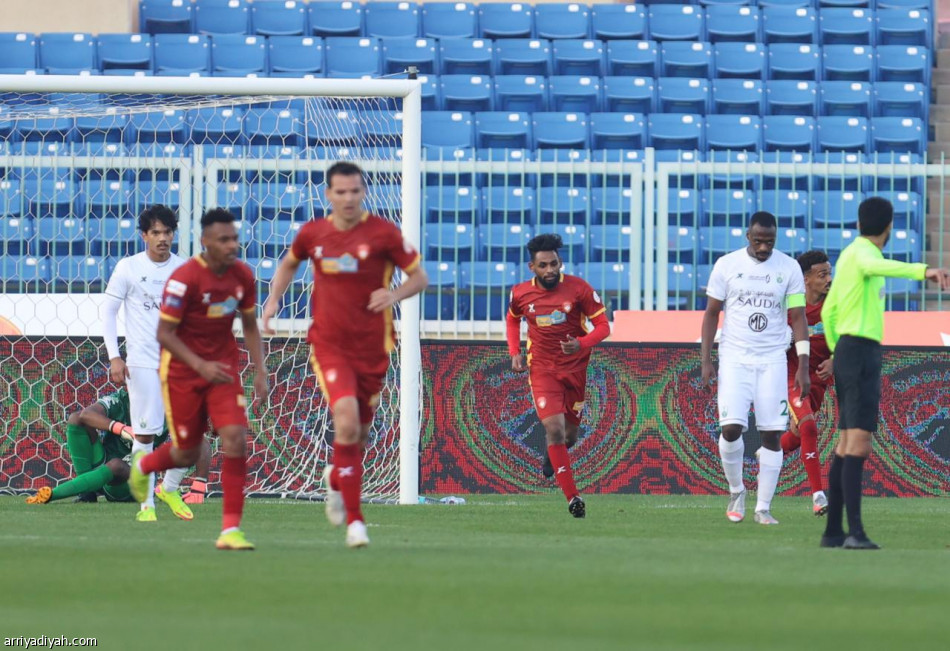ضمك يهزم الأهلي.. ويرسل النصر إلى الأخير
