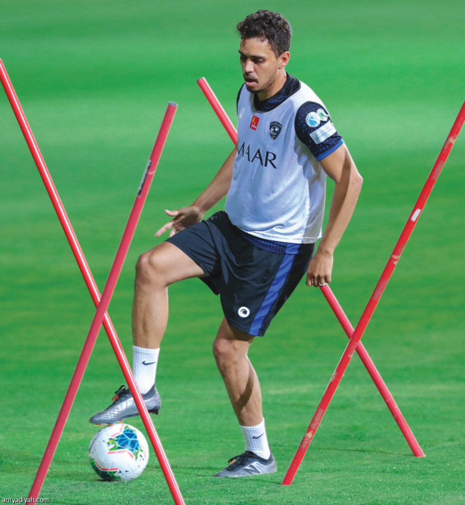 الهلال.. 
يرفع اللياقة بالتدريج