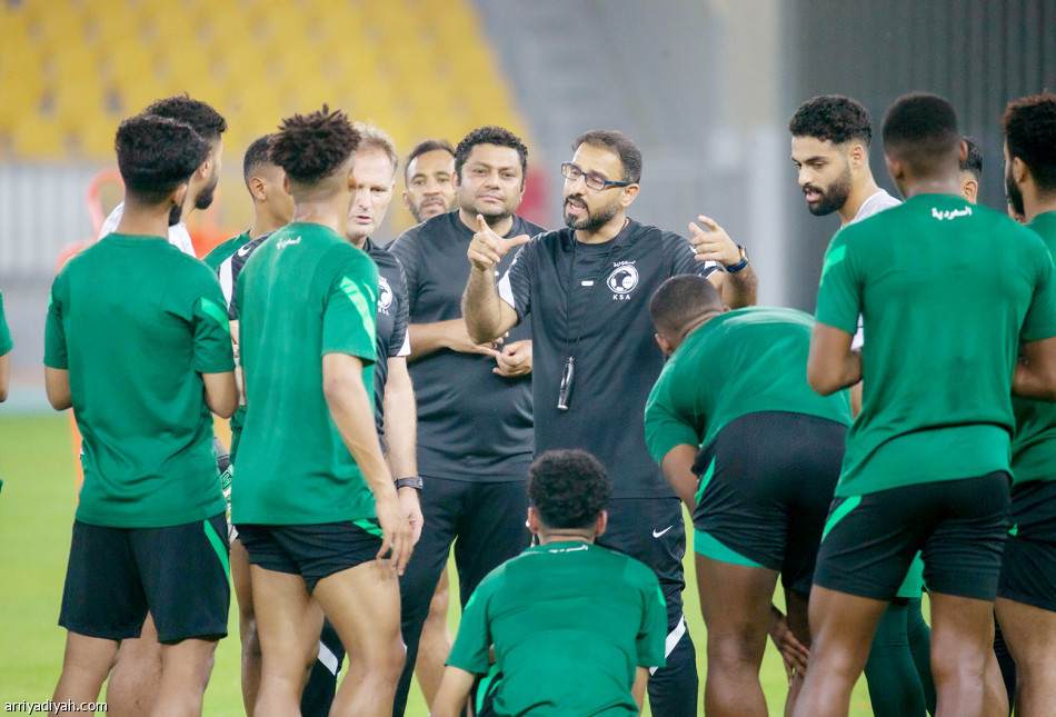 مدرب عُمان: 
الأخضر مكشوف