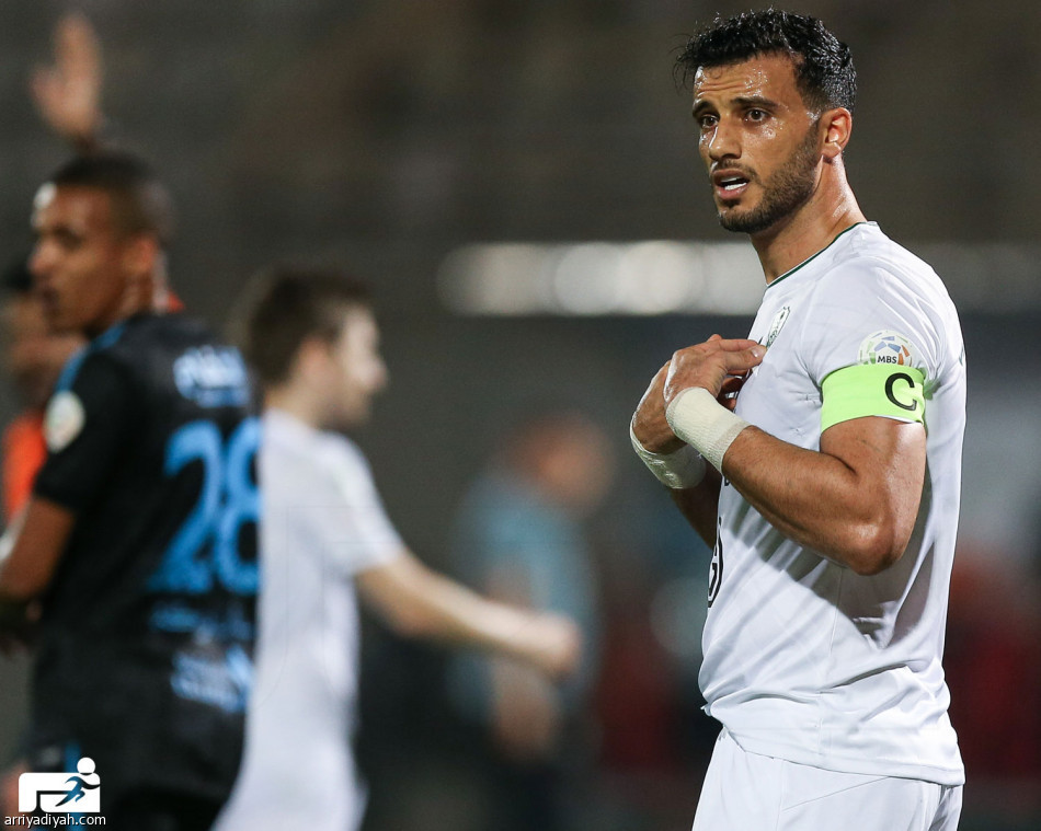 «هدف تاريخي» يقود الأهلي لملاحقة الهلال