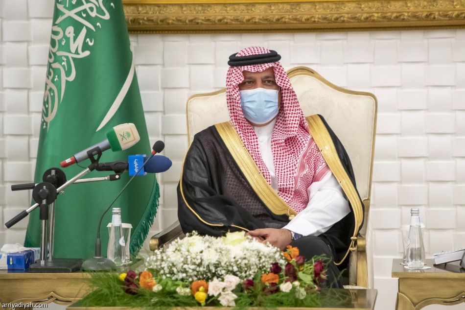 أمير حائل يستقبل الطائي.. ويدعمه بـ500 ألف ريال