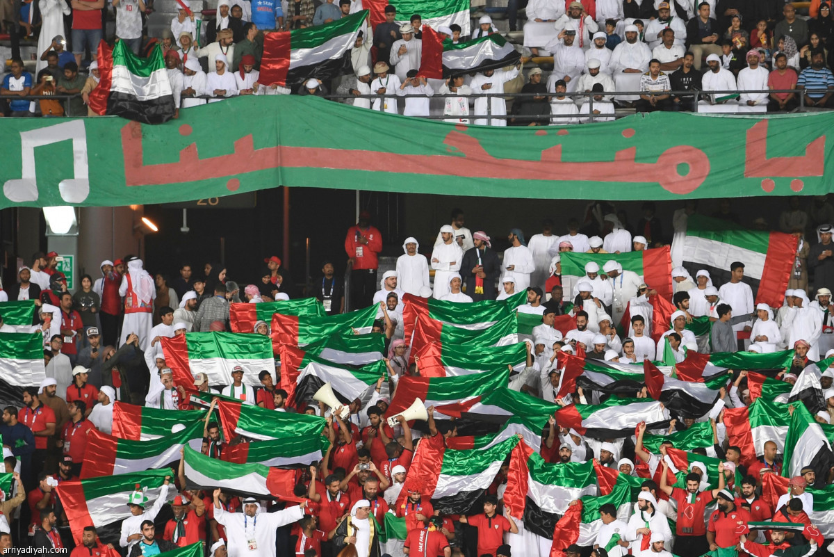 الأبيض في الصدارة