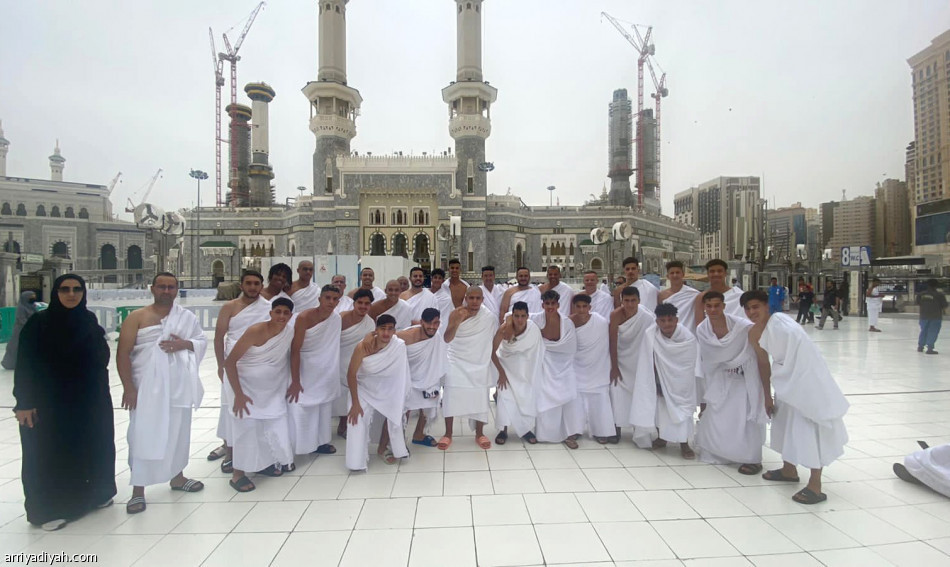 «الأخضر» 
ينفرد بالصدارة