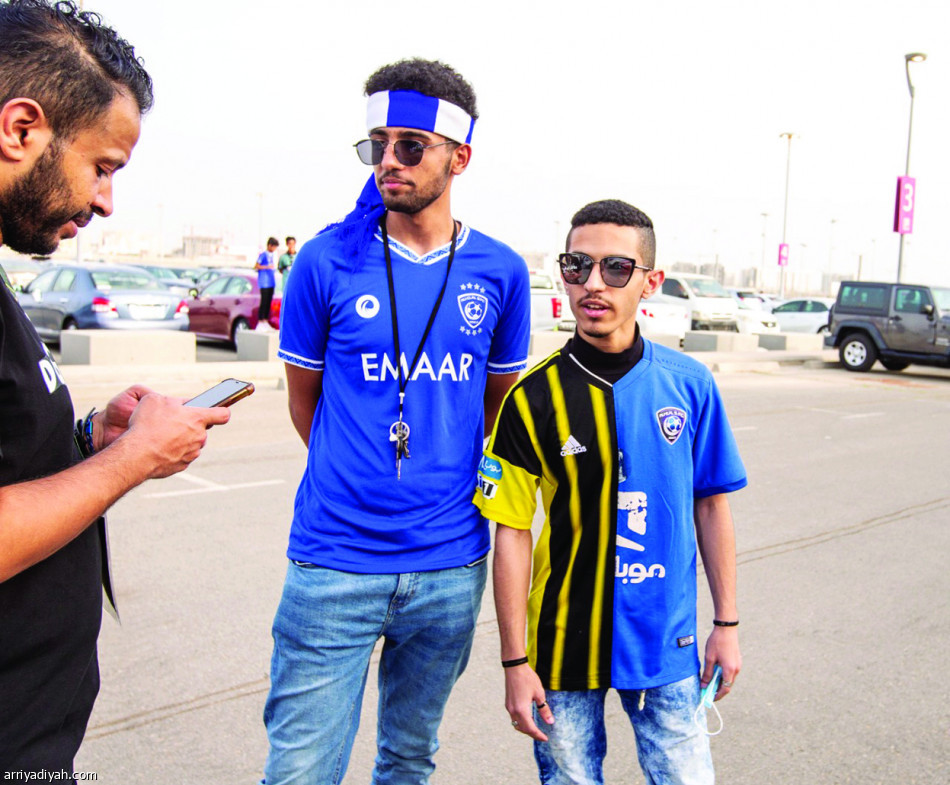 مشجعو المدن يفتحون
بوابات «الجوهرة» مبكرا