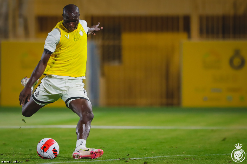 النصر.. روسو يمنح الخماسي الدولي إجازة