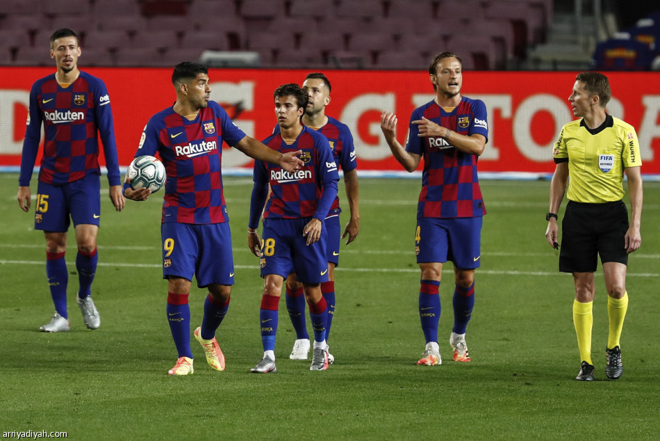 أتلتيكو يعقد برشلونة.. ويمنح جاره فرصة الابتعاد
