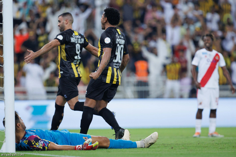 حجازي يهدي الاتحاد نقاط الوحدة