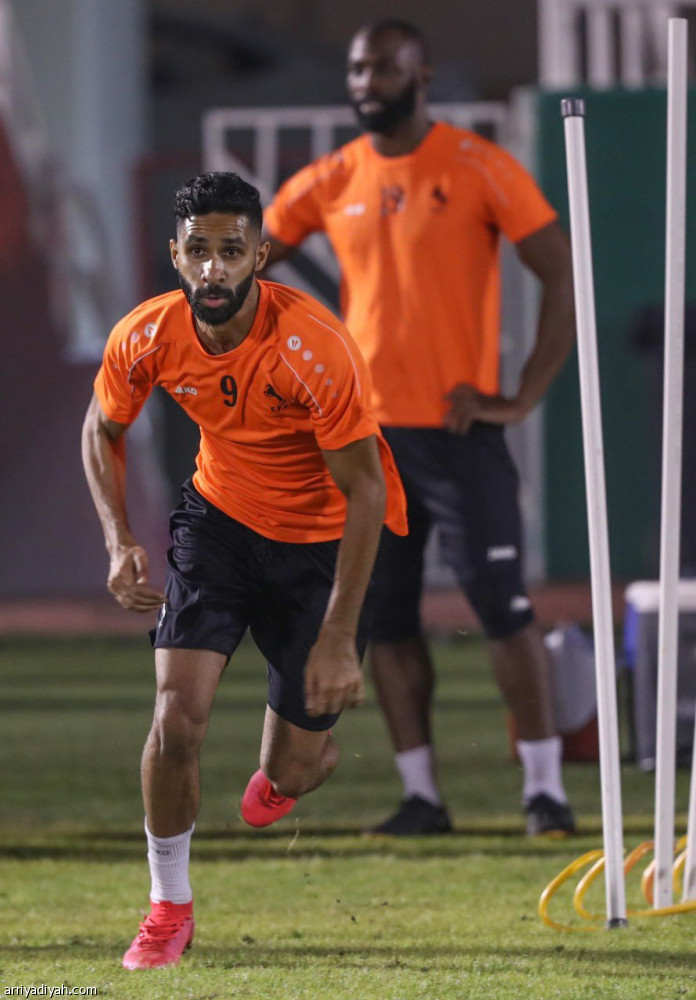 «الثابتة» سلاح العطوي أمام الهلال