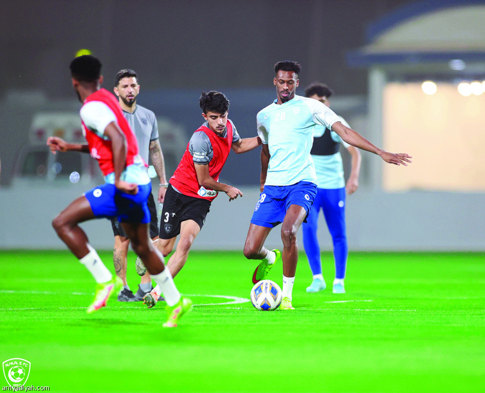 خطوتان تفصلان 
الهلال عن الكاملة