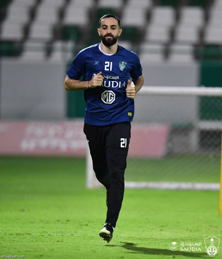 الأهلي يفتح ملف العين